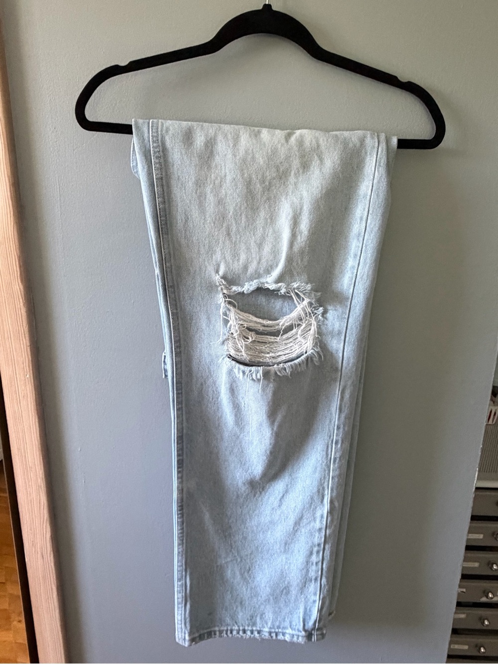 Universal Thread Light Blue Distressed Straight-Leg Jeans